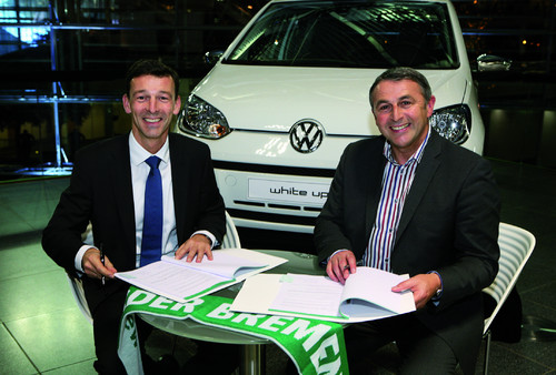 Volkswagen und Werder Bremen verlängern Partnerschaft bis 2013: Werner Eichhorn (Volkswagen AG) und Klaus Allofs (SV Werder Bremen)(v.l.).