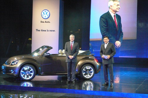 Volkswagen wieder in Philippinen: Fernando Zobel und Weiming Soh (rechts).