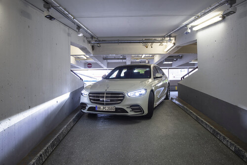 Vollautomatisiertes und autonomes Parken am Flughafen Stuttgart.