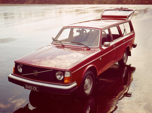 Volvo 245 DL (1975).
