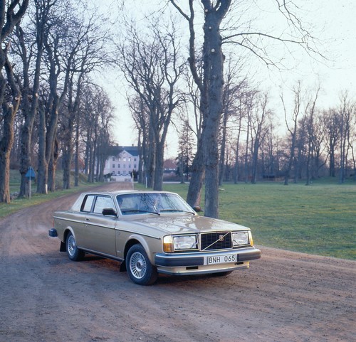 Volvo 262 C:(1977–1981).