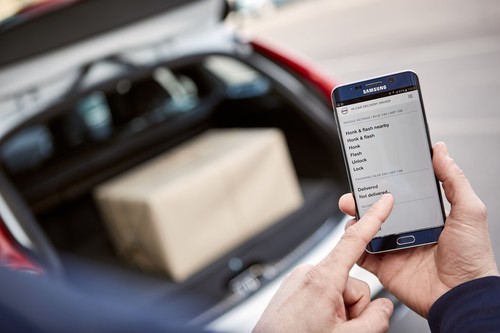 Volvo Cars und Start-up-Unternehmen urb-it liefern Pakete ins Auto.