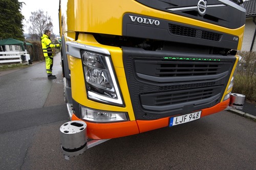Volvo erprobt einen mit Sensoren ausgestatteten selbstfahrenden Müllwagen.