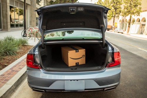 Volvo-Fahrer in den USA können sich ihre Amazon-Pakete direkt ins Auto liefern lassen.