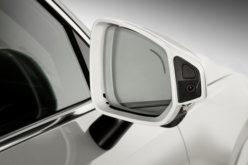 Volvo XC90 Drive Me: Die rundum- und nach hinten blickenden Kameras sind in die Rückspiegel integriert. Eine aktive Reinigungstechnik hält die Linsen frei von Schmutz.