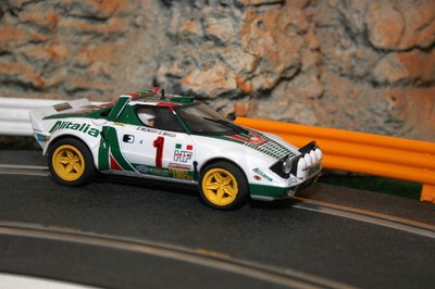 Vom spanischen Hersteller Team Slot gibt es den Lancia Stratos im Maßstab 1:32 für die Automodellrennbahn. 
