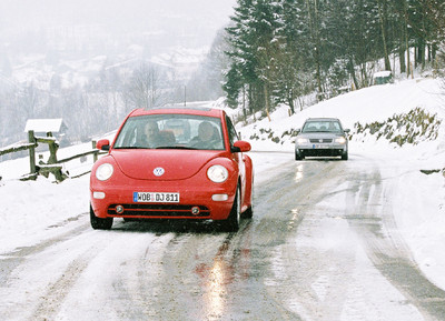 Vor allem im Winter ist auf entsprechende Ausrüstung des Fahrzeugs, insbesondere die richtige Bereifung, zu achten.
