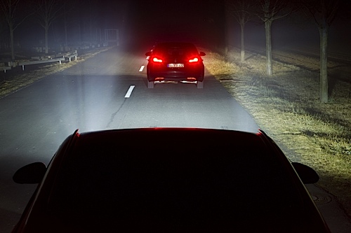 Vorausfahrender Verkehr: LED-Matrix-Fernlicht.