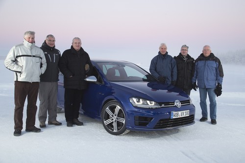Vorstände mit VW Golf R im Schnee (von links): Wolfgang Hatz, Heinz-Jakob Neußer, Martin Winterkorn, Matthias Müller, Rupert Stadler und Ulrich Hackenberg.