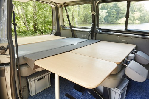 VW Bus mit Skippy-Campingmodulen.