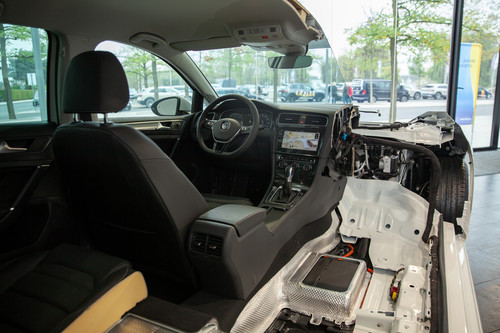 VW e-Golf als Schnittmodell in der Autostadt.