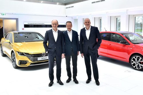 VW-Finanzvorstand Dr. Arno Antlitz, Vorstandsvorsitzender Dr. Herbert Diess und Vertriebsvorstand Jürgen Stackmann (von links).
