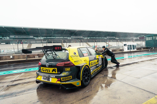 VW Golf GTI TCR des Frauen-Rennteams von „Giti Tire Motorsport by WS Racing&quot;.