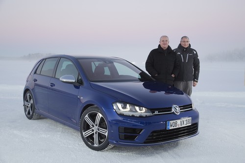 VW Golf R im hohen Norden Schwedens: Konzernchef Prof. Dr. Martin Winterkorn (l.) und V-Entwicklungsvorstand Heinz-Jakob Neußer.