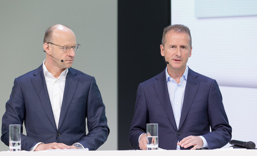 VW-Markenvorstandsvorsitzender Herbert Diess (rechts) und Finanzvorstand Arno Antlitz.