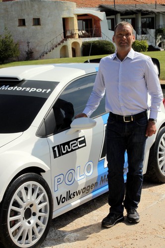 VW-Motorosportdirektor Kris Nissen am Rallye-Polo.