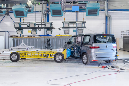 VW Multivan im Euro-NCAP-Crashtest.
