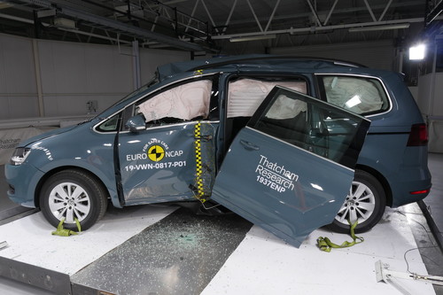 VW Sharan/Seat Alhambra im Euro-NCAP-Crashtest.