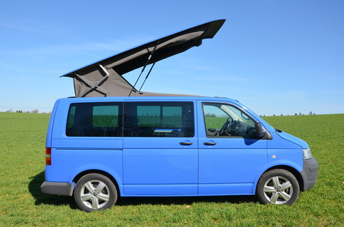 VW T5 mit Hilo-Auftstelldach.