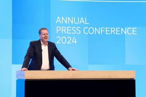 VWN-Markenchef Carsten Intra auf der Jahrespressekonferenz 2024.