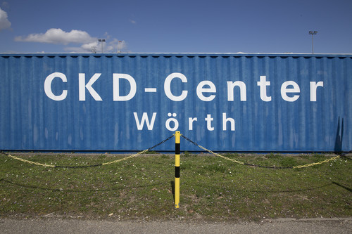 „Wahrzeichen“ des CKD-Centers im Mercedes-Benz-Werk Wörth: 40-Fuß-Container.