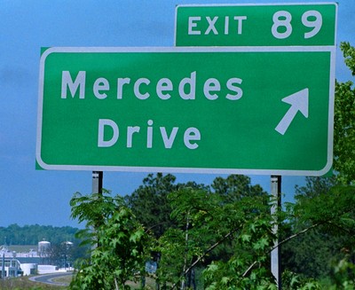 Wegweiser zum US-Werk Tuscaloosa von Mercedes-Benz.