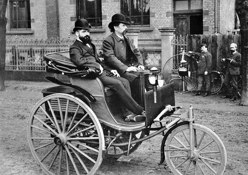 Weiterentwickelter Motorwagen von Benz (1887).