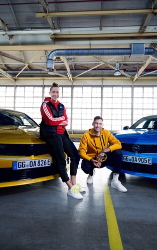 Werben für den Opel Astra: Sprinterin Gina Lückenkemper und Zehnkämpfer Niklas Kaul.