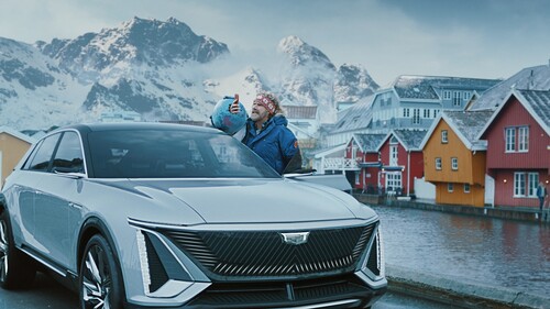 Werbespot von General Motors mit Schauspieler Will Farrell und dem Cadillac Lyriq auf einer Tour durch Norwegen.