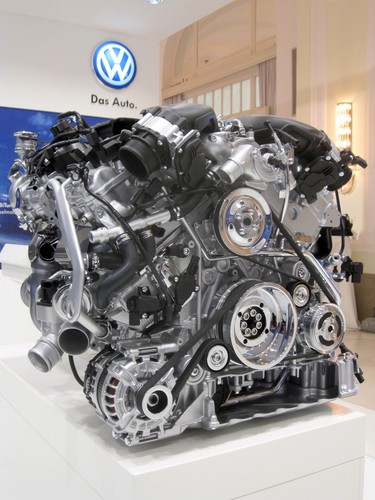 Wiener Motorensymposium 2015: Der neue VW W12 TSI auf dem Messestand der Wolfsburger.
