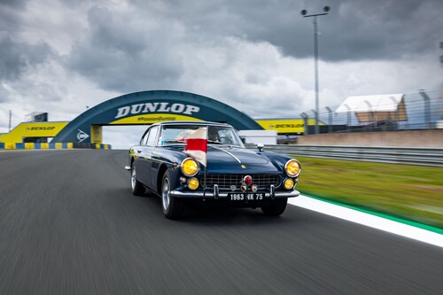 Wird in Le Mans im Rahmen der 100-Jahr-Feier des Rennens versteigert: 1963er Ferrari 250 GTE 2+2 Series III  „Le Mans Safety Car“ (Schätzwert: 550.000 bis 650000 Euro).