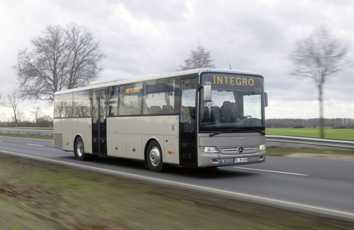 Wirtschaftlicher und umweltfreundlicher mit Euro VI: Überland-Omnibus Mercedes-Benz Integro mit neuer Motorengeneration für die Abgasstufe Euro VI.