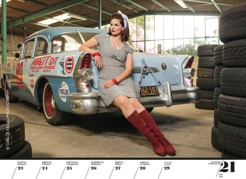Wochenkalender „Girls &amp; legendary US-Cars 2022“.