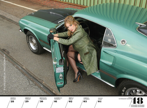 Wochenkalender „Girls &amp; legendary US-Cars 2022“.