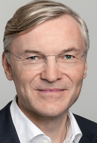 Wolf-Henning Schneider.