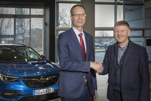 Wollen das Finanzierungsgeschäft ausbauen: Opel-Chef Michael Lohscheller und Alexandre Sorel, CEO von Opel Vauxhall Finance (rechts).