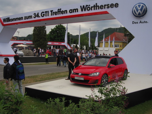 Wörthersee 2015: GTI-Tor am Ortseingang.