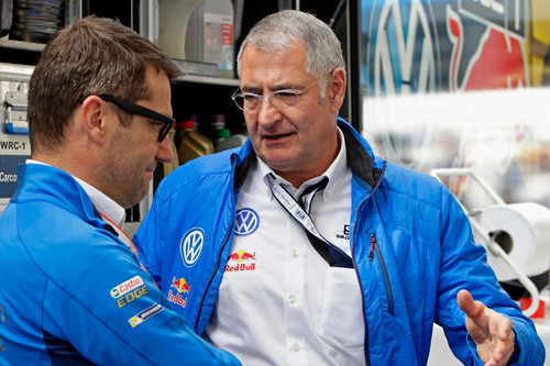 WRC-Lauf Finnland: VW-Vorstand Heinz-Jacob Neußer (rechts) und Frncois Demaison.