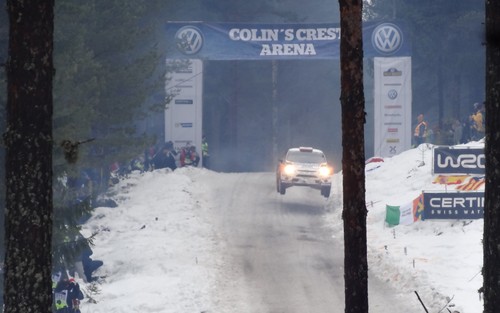 WRC Rally Schweden: Was hie wie Nebel aussieht, ist der Qualm von Dutzenden von Lagerfeuern.