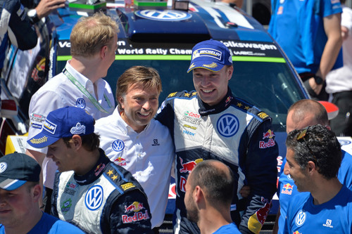 WRC - Rallyesport ist Mannschaftssport: Jost Capito (Mitte links) und Jari Latvala.