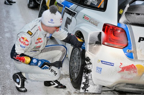 WRC Schweden Rallye 2013: Latvala bei letzten Checks.