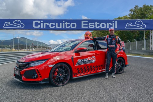 WTCR-Fahrer Tiago Monteiro fuhr mit dem Honda Civic Type R eine neue Bestzeit in Estoril.