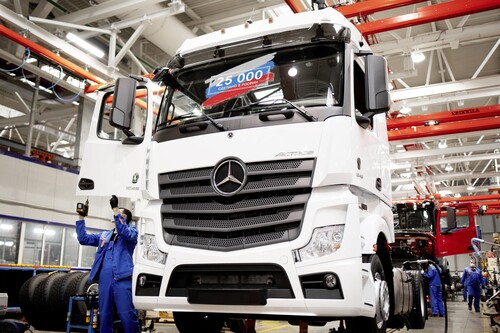 Wurde 2020 gefeiert: Der 25.000. Lkw aus dem Werk von Daimler Kamaz in Russland.