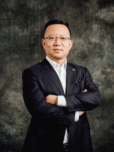 Xinyu Liu.