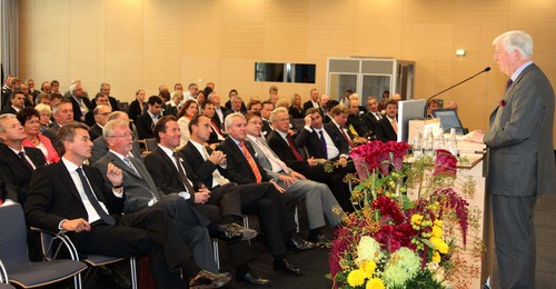 ZDK-Präsident Robert Rademacher bei der Eröffnung der „Automechanika“.