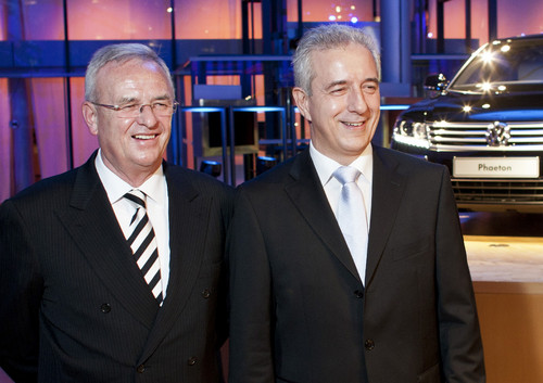 Zehn Jahre Gäserne Manufaktur in Dresden: Sachsens Ministerpräsident Stanislaw Tillich (rechts), VW-Chef Martin Winterkorn.