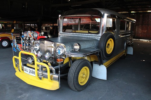 Zu Besuch im Jeepney-Land: So geht ein neuer Jeepnay an den Kunden.