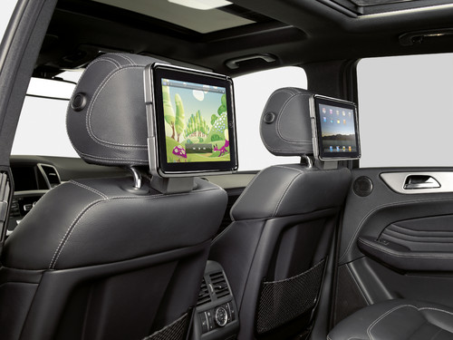 Zubehör von Mercedes-Benz für die M-Klasse: DVD-System mit zwei 17,8-cm-Bildschirmen und optional getrennter Wiedergabe auf beiden Monitoren.