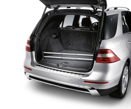 Zubehör von Mercedes-Benz für die M-Klasse: Steckmodul zur flexiblen Unterteilung des Kofferraums. 