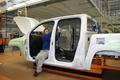 Zur Vorbereitung der späteren Fertigung entstehen in Hannover derzeit so genannte Produktionsvorserienfahrzeuge (PVS) des VW Amarok.